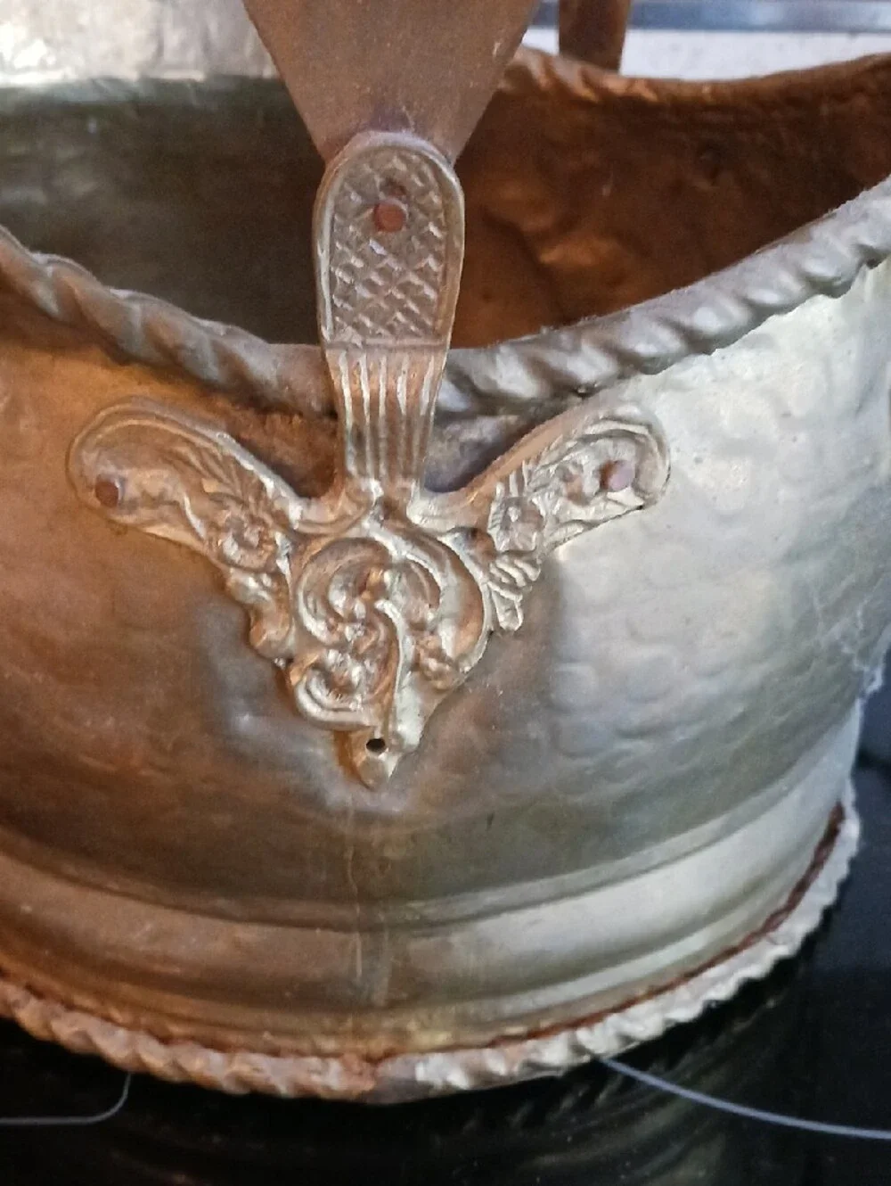 Antique-Style Brass Decorative Coal Scuttle Bucket with Handle - Gold